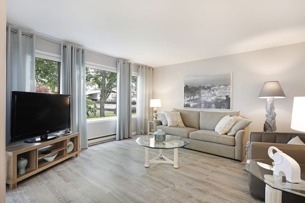 Photo of Livingroom in Courtenay