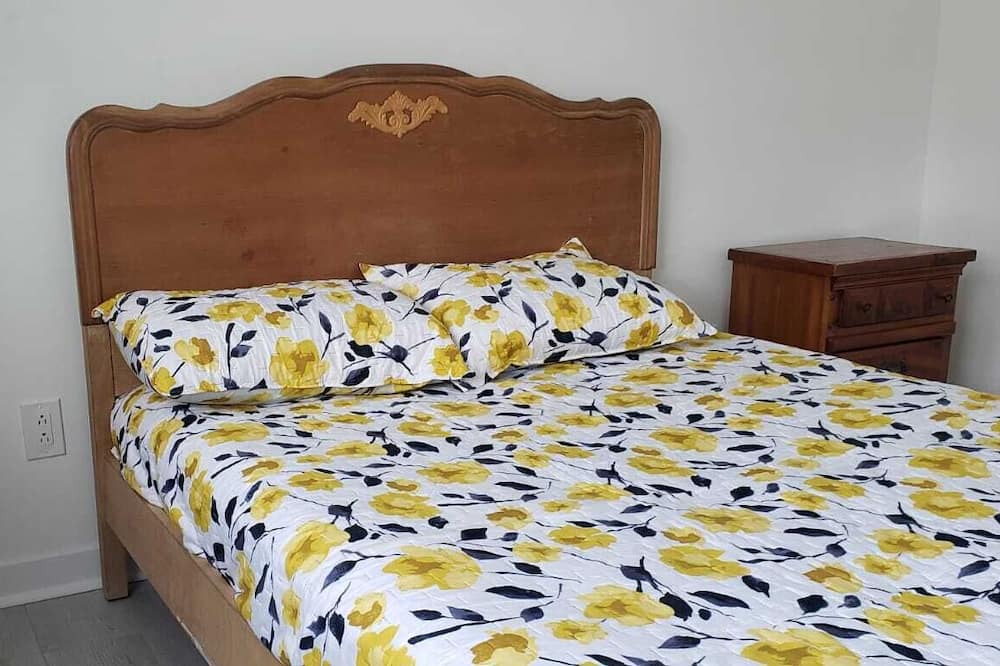 Photo of Bedroom in Pointe-aux-Trembles