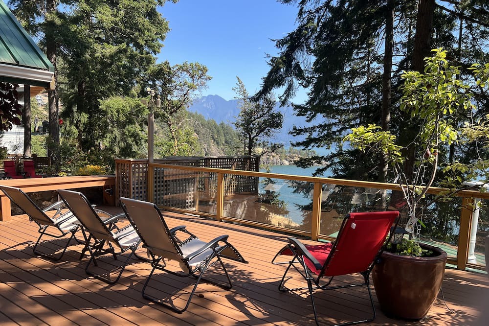 Photo of Patio Balcony in Bowen Island