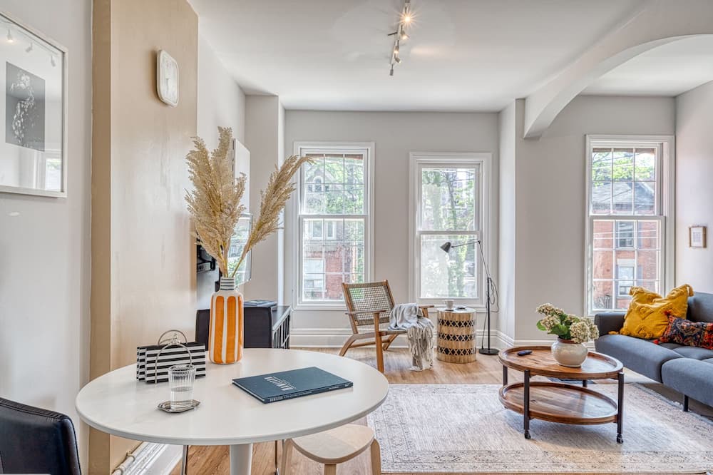 Photo of Livingroom in Central Hamilton