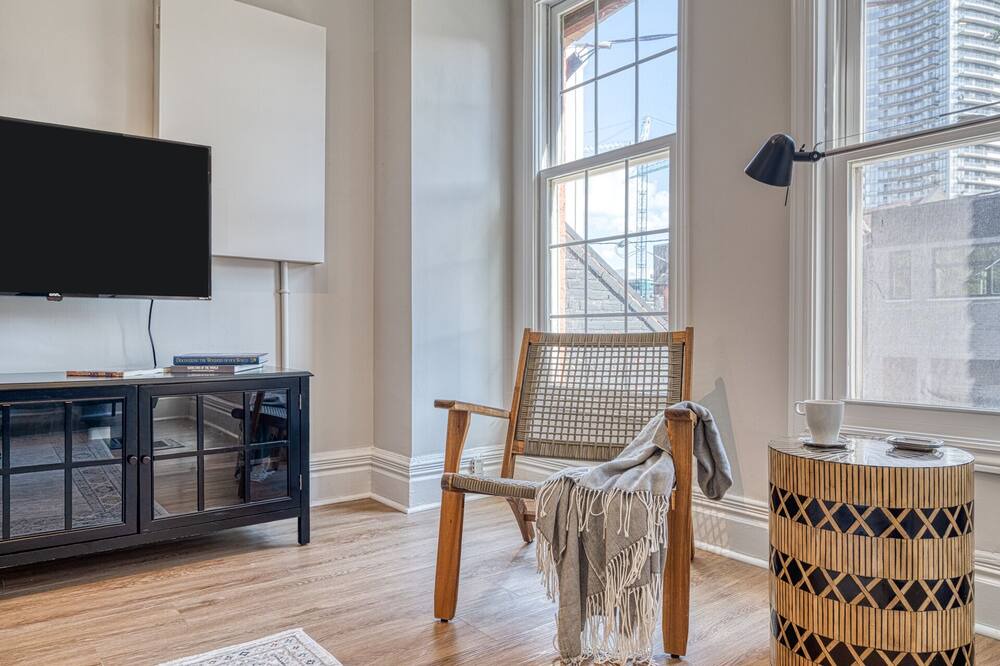 Photo of Livingroom in Central Hamilton