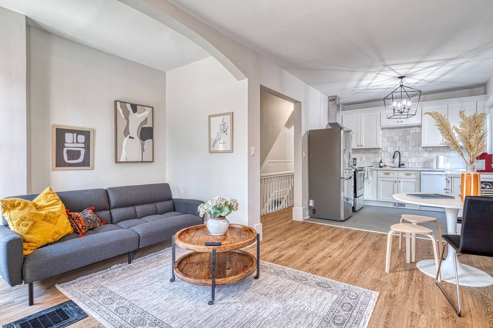 Photo of Livingroom in Central Hamilton
