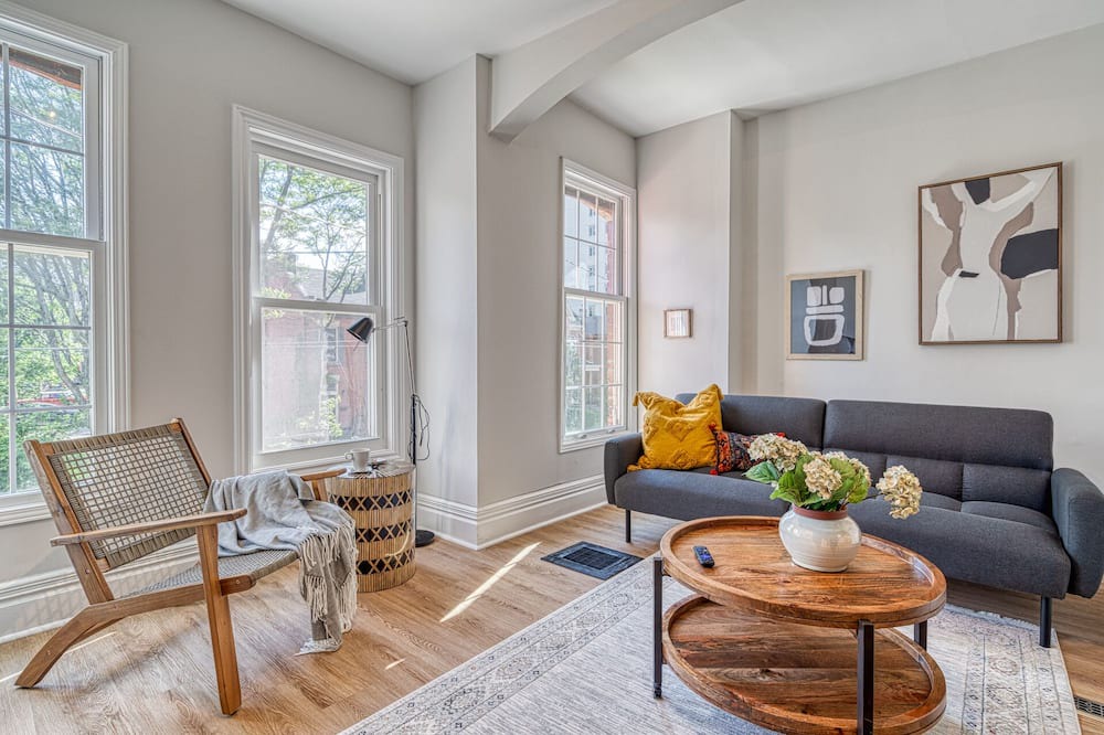 Photo of Livingroom in Central Hamilton
