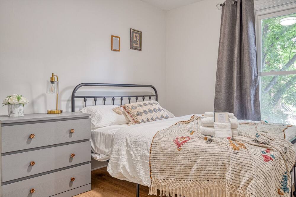 Photo of Bedroom in Central Hamilton