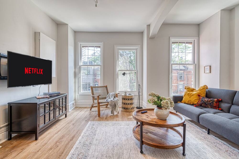 Photo of Livingroom in Central Hamilton