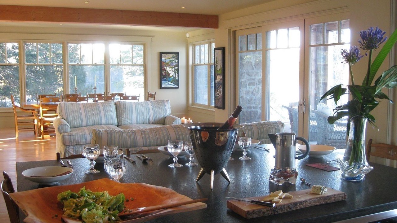 Photo of Livingroom in Sainte-Marguerite-du-Lac-Masson