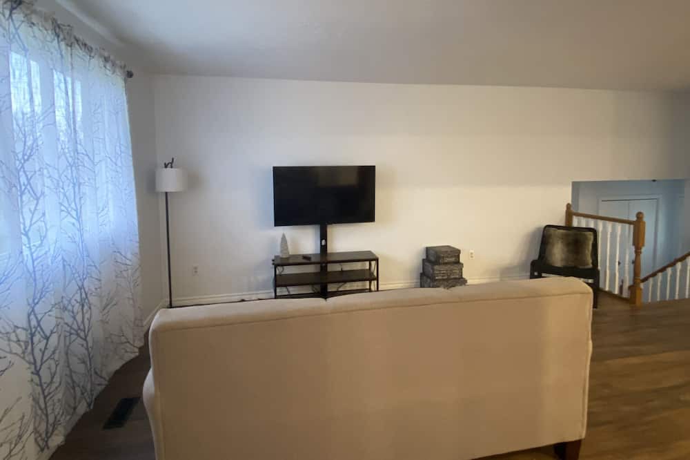 Photo of Livingroom in Welland
