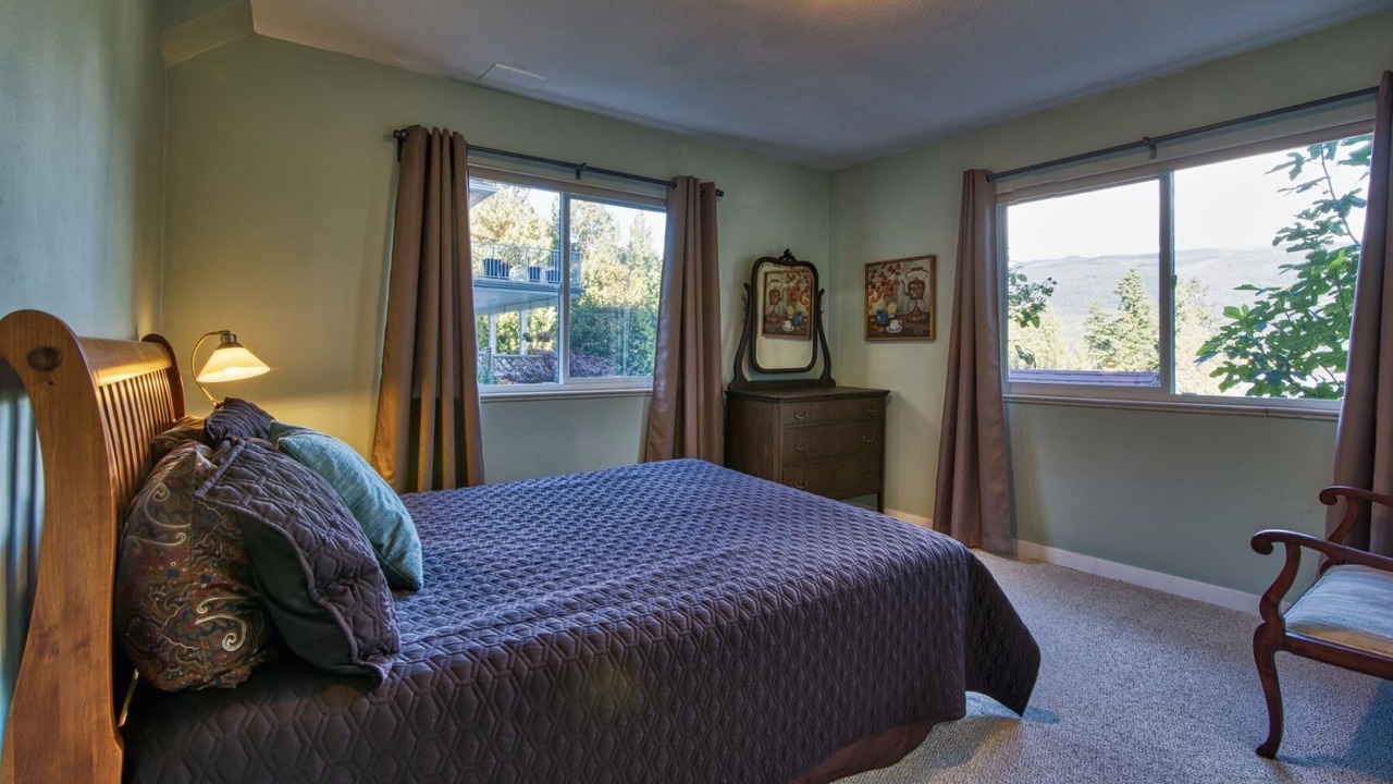 Photo of Bedroom in Sechelt