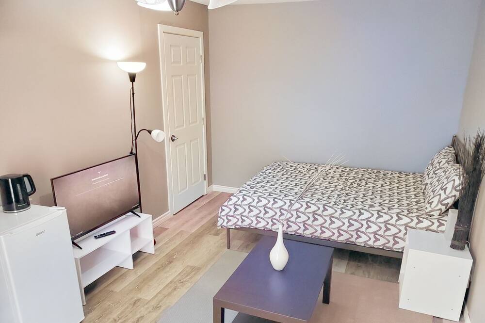 Photo of Bedroom in Aylmer