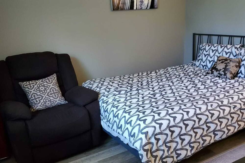 Photo of Bedroom in Aylmer