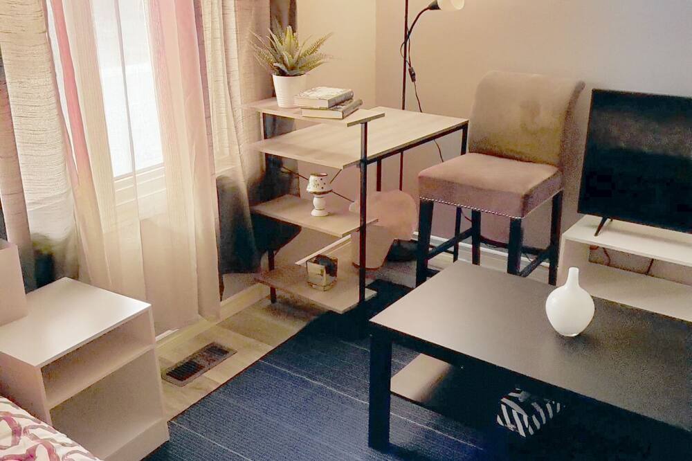Photo of Bedroom in Aylmer