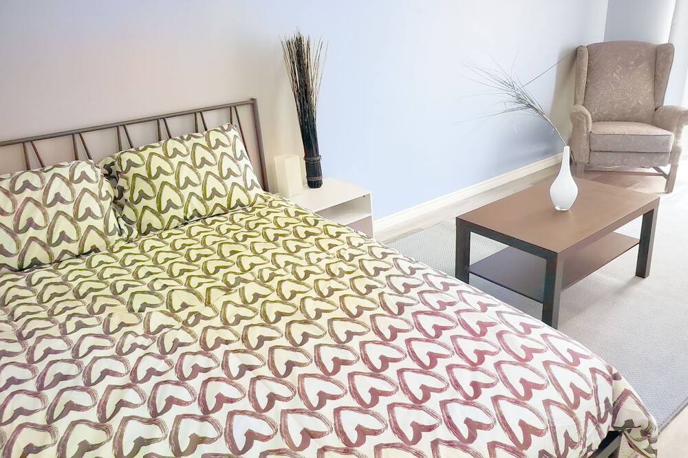 Photo of Bedroom in Aylmer