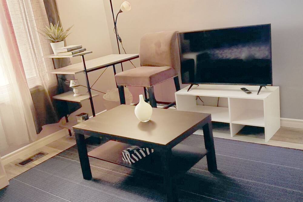 Photo of Bedroom in Aylmer