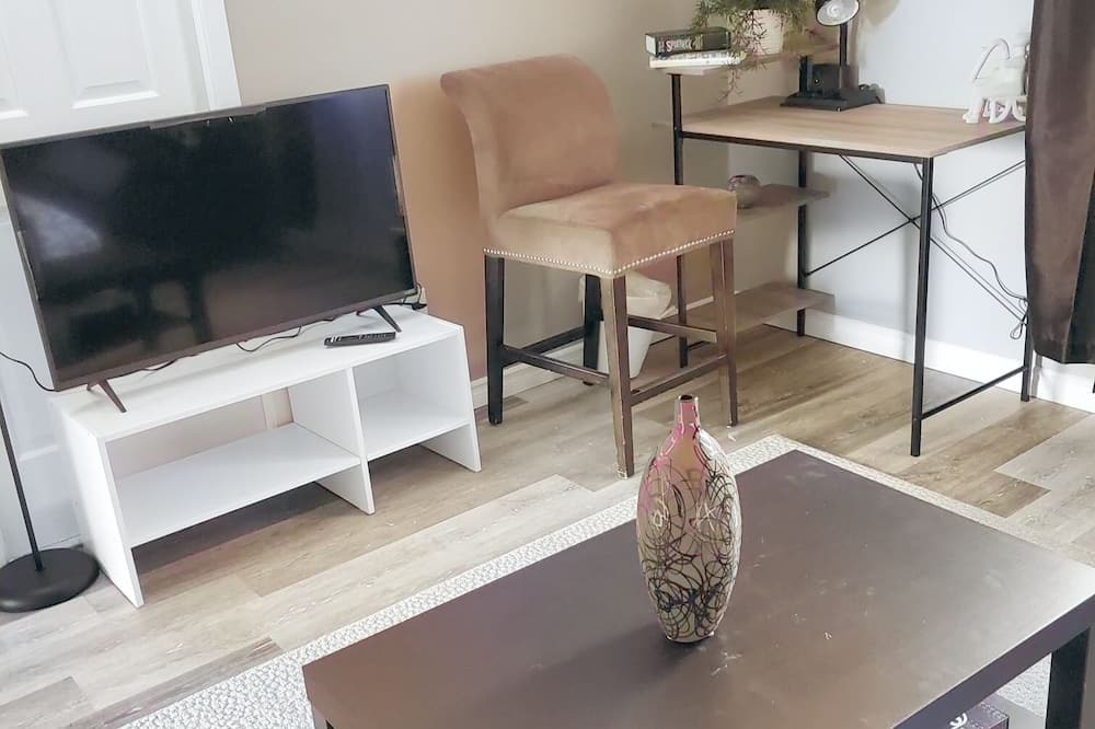 Photo of Livingroom in Aylmer