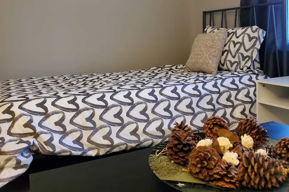 Photo of Bedroom in Aylmer