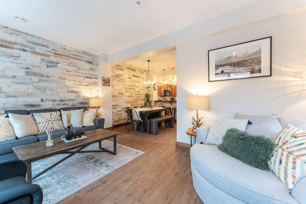Photo of Livingroom in Cougar Creek