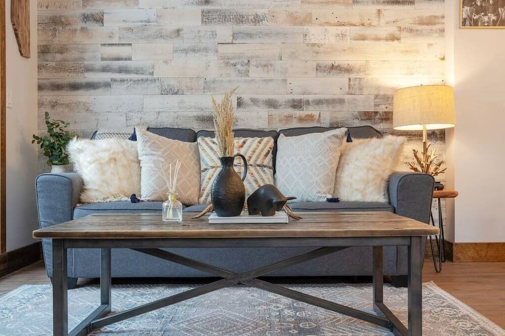 Photo of Livingroom in Cougar Creek