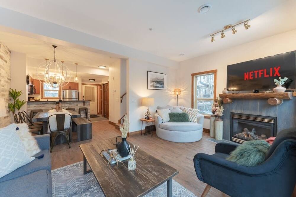 Photo of Livingroom in Cougar Creek