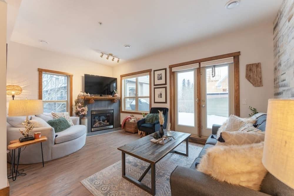 Photo of Livingroom in Cougar Creek