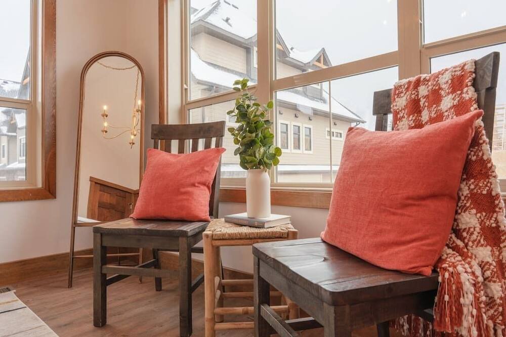Photo of Livingroom in Cougar Creek