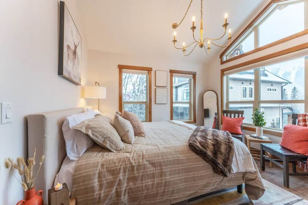 Photo of Bedroom in Cougar Creek