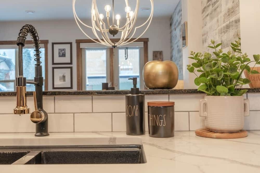 Photo of Kitchen in Cougar Creek