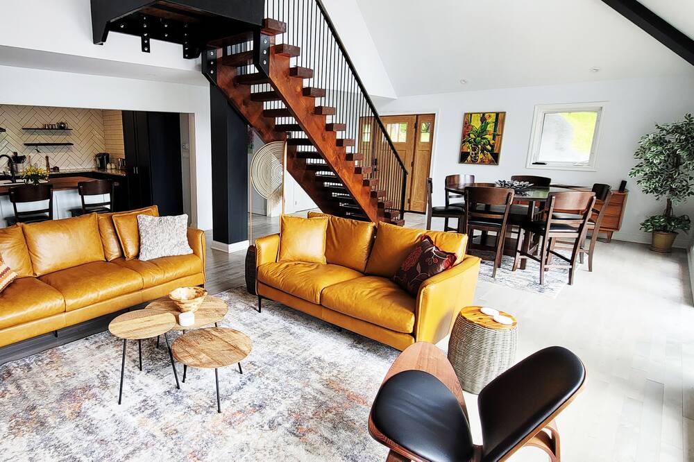 Photo of Livingroom in Queensbury