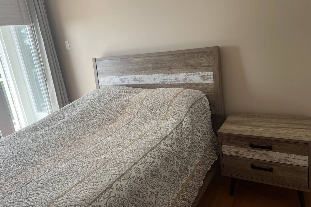 Photo of Bedroom in Grenville-sur-la-Rouge