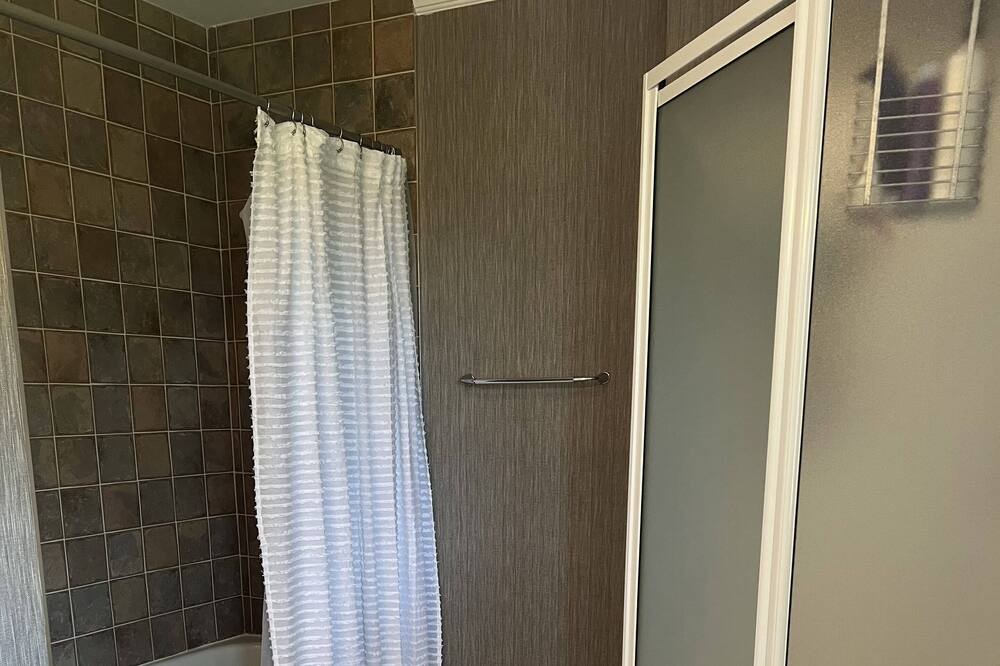 Photo of Bathroom in Grenville-sur-la-Rouge