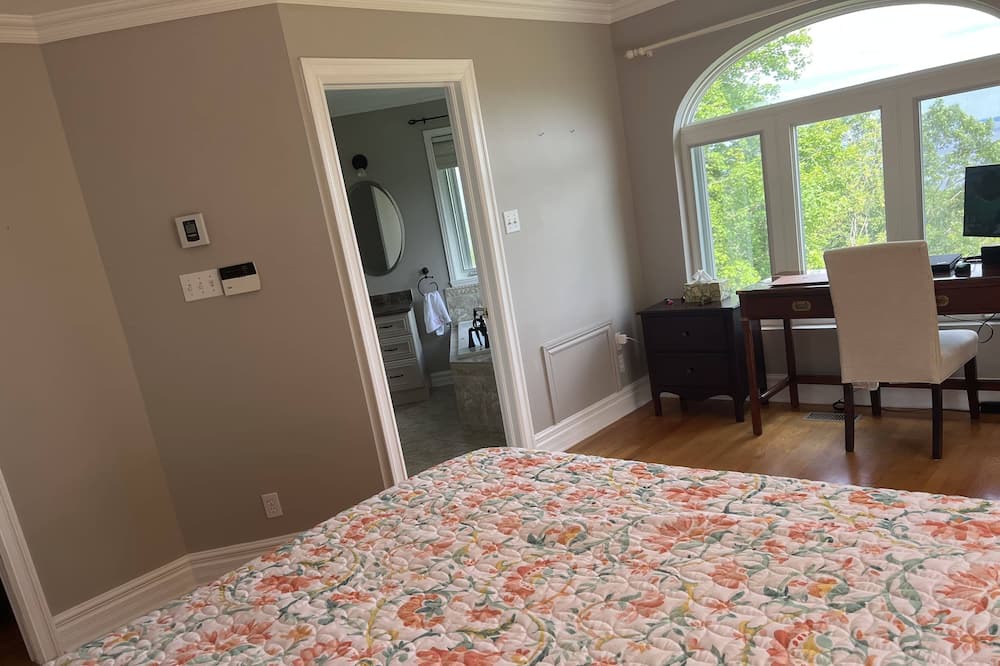 Photo of Bedroom in Grenville-sur-la-Rouge