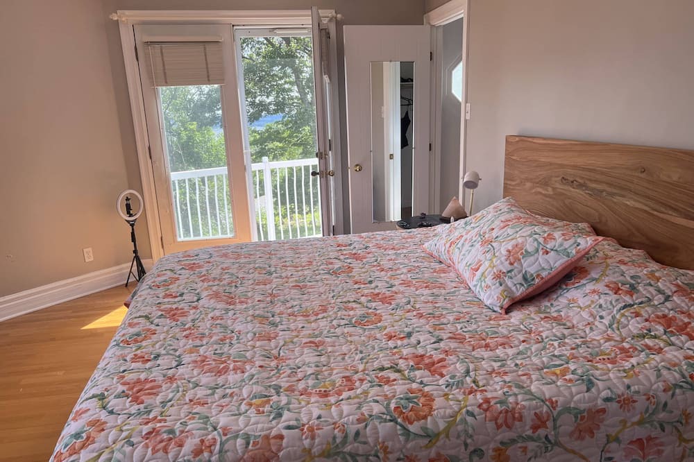 Photo of Bedroom in Grenville-sur-la-Rouge