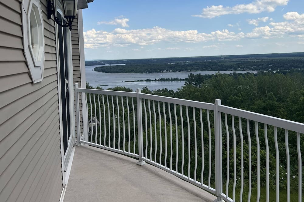 Photo of Patio Balcony in Grenville-sur-la-Rouge