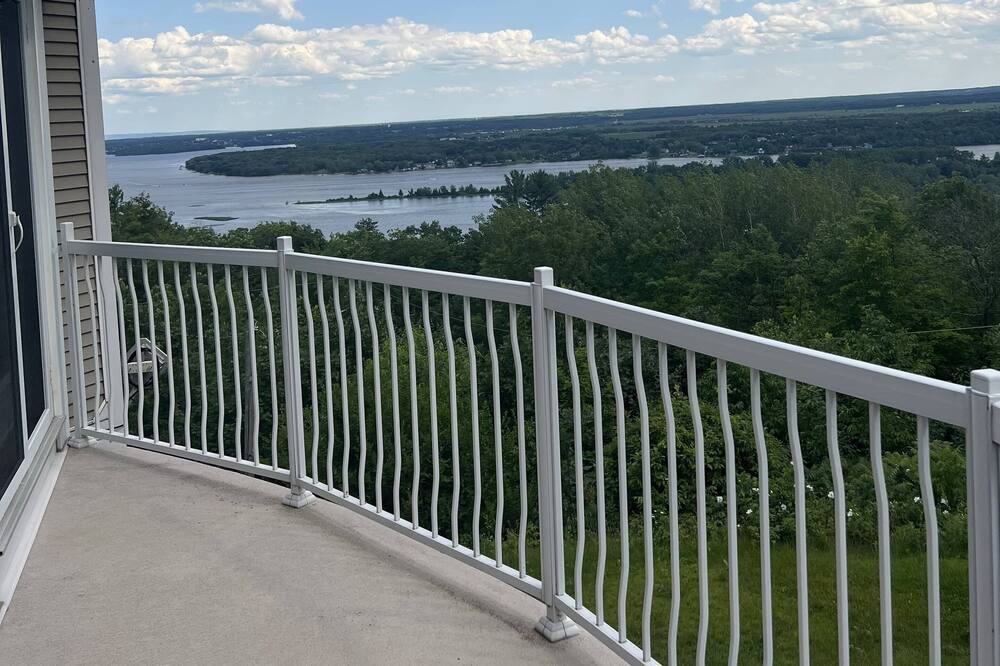 Photo of Patio Balcony in Grenville-sur-la-Rouge