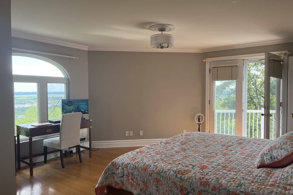 Photo of Bedroom in Grenville-sur-la-Rouge