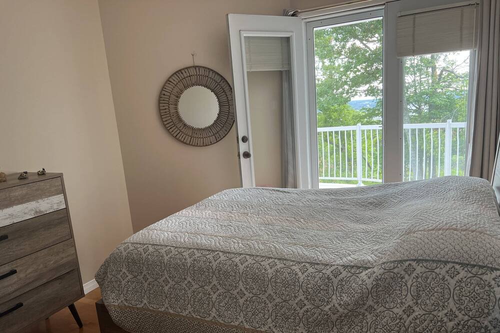 Photo of Bedroom in Grenville-sur-la-Rouge