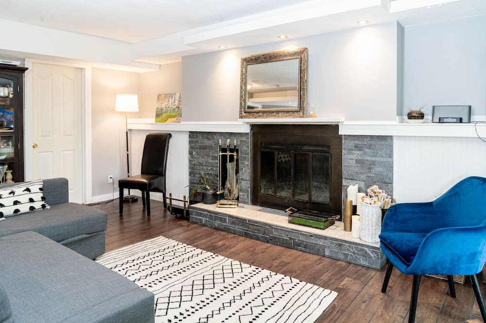 Photo of Livingroom in Red Deer
