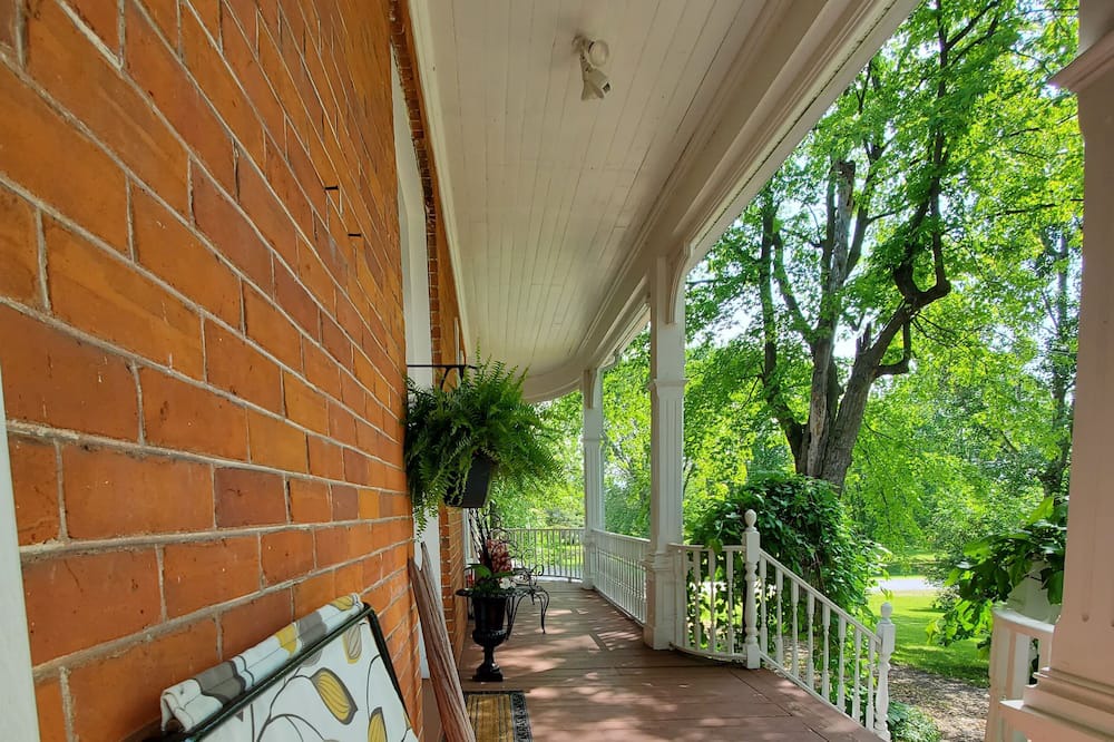 Photo of Patio Balcony in South Glengarry