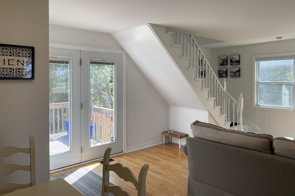 Photo of Livingroom in Scugog
