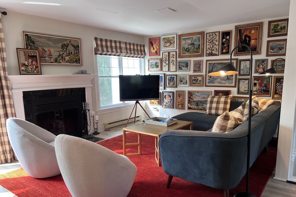 Photo of Livingroom in Lac-Brome