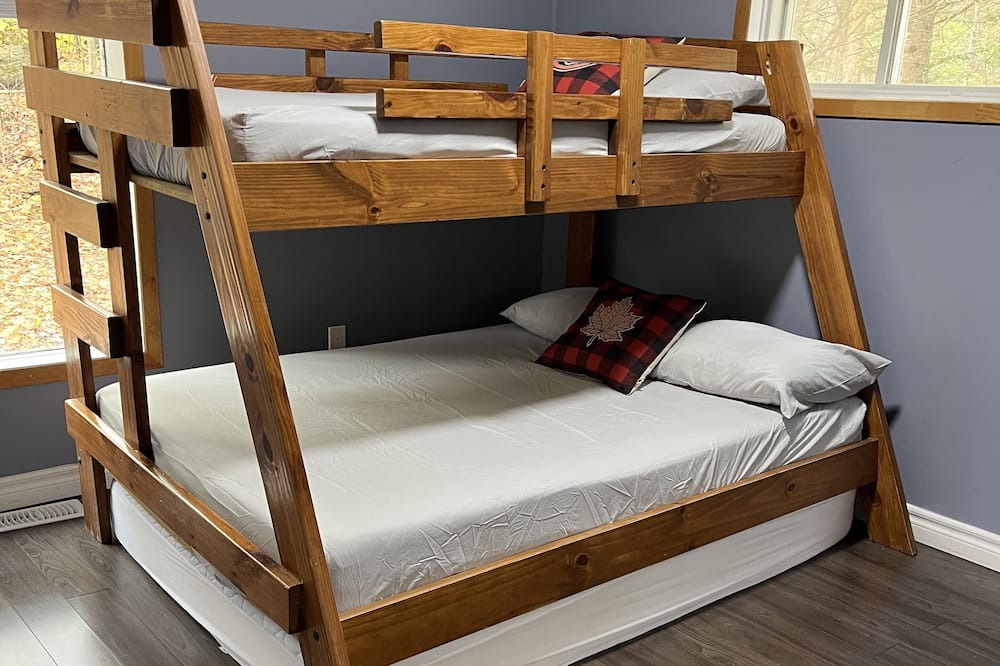 Photo of Bedroom in Ahmic Harbour