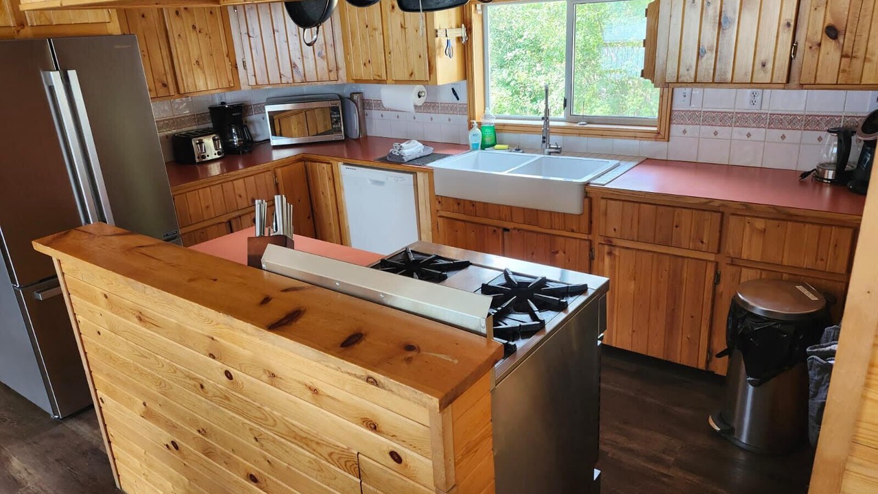 Photo of Kitchen in Squamish-Lillooet Regional District