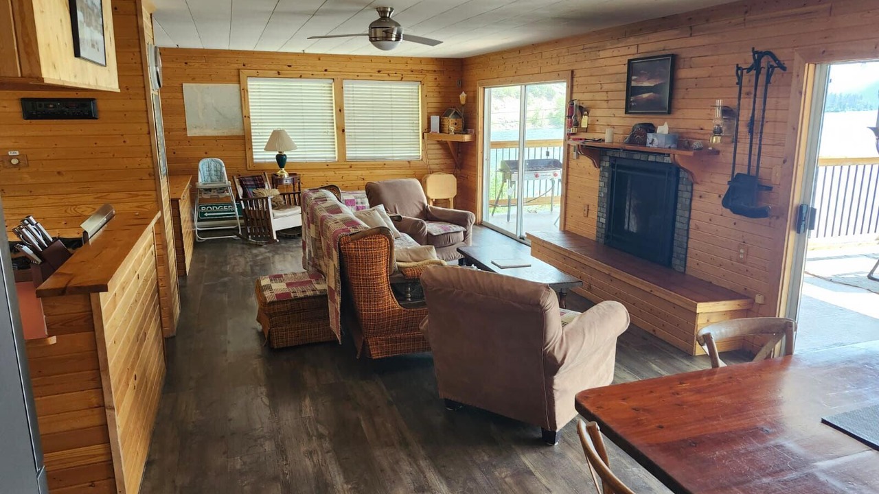 Photo of Livingroom in Squamish-Lillooet Regional District