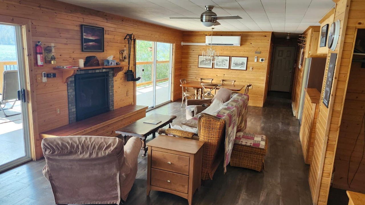 Photo of Livingroom in Squamish-Lillooet Regional District