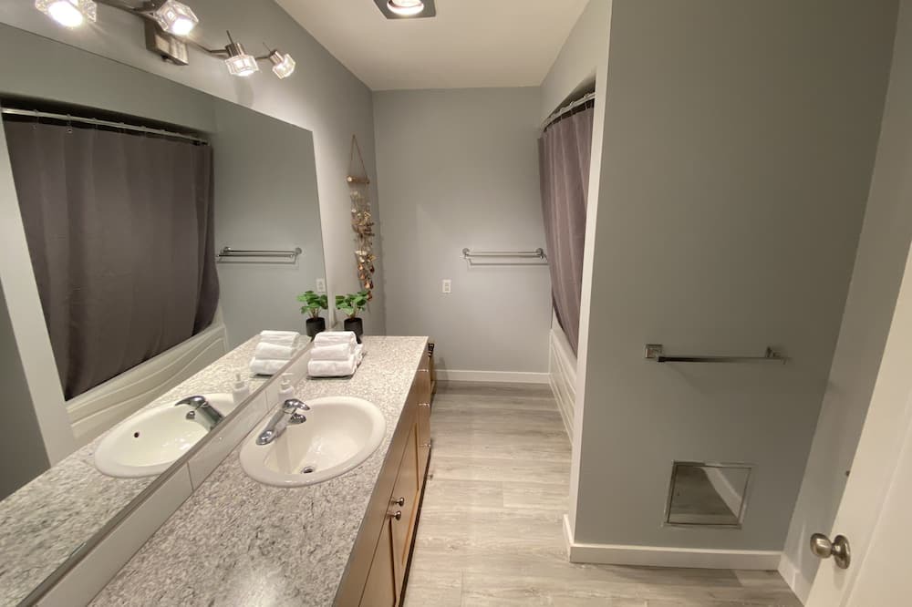 Photo of Bathroom in Blind Bay