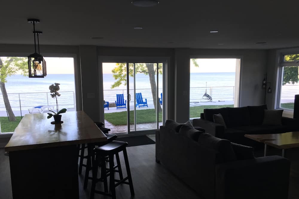 Photo of Livingroom in Hamilton
