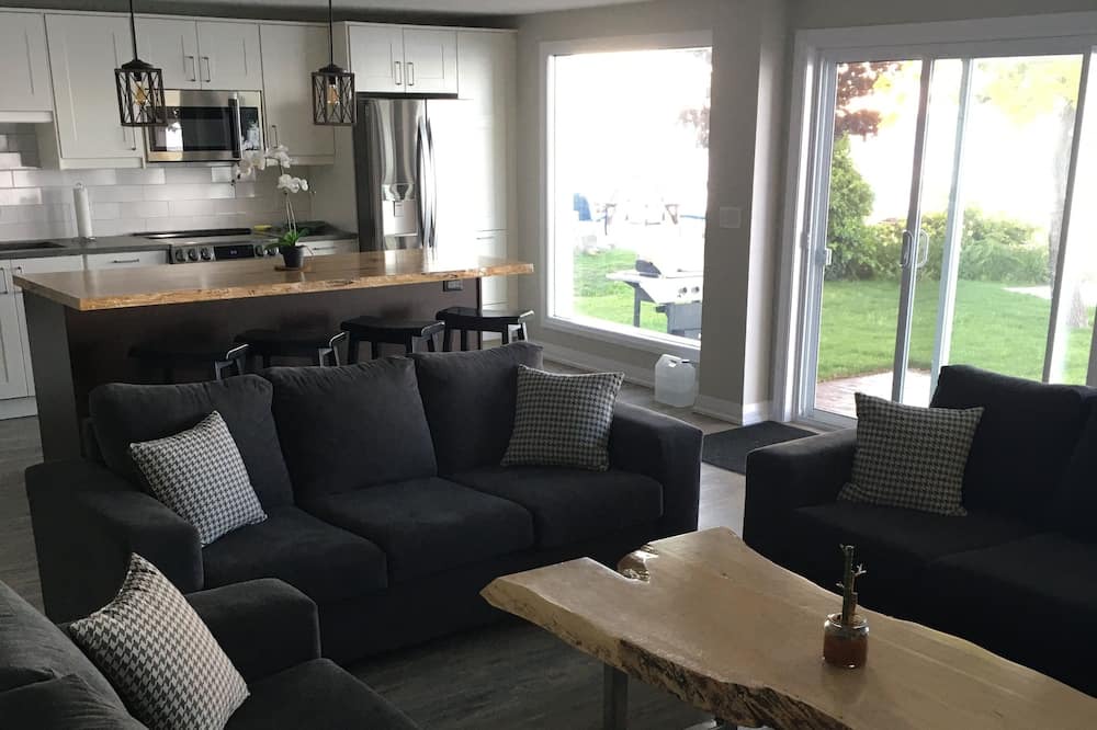Photo of Livingroom in Hamilton