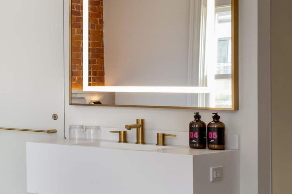 Photo of Bathroom in Beaconsfield Village