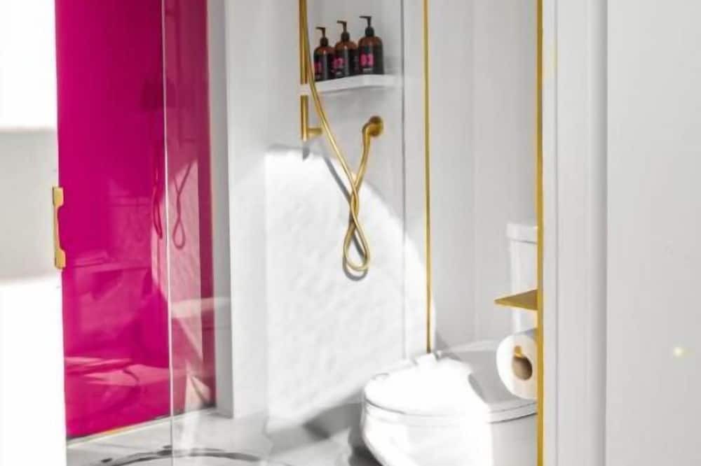 Photo of Bathroom in Beaconsfield Village
