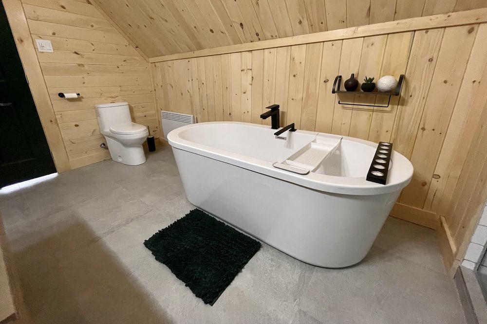 Photo of Bathroom in Sainte-Marguerite-du-Lac-Masson
