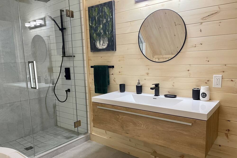 Photo of Bathroom in Sainte-Marguerite-du-Lac-Masson